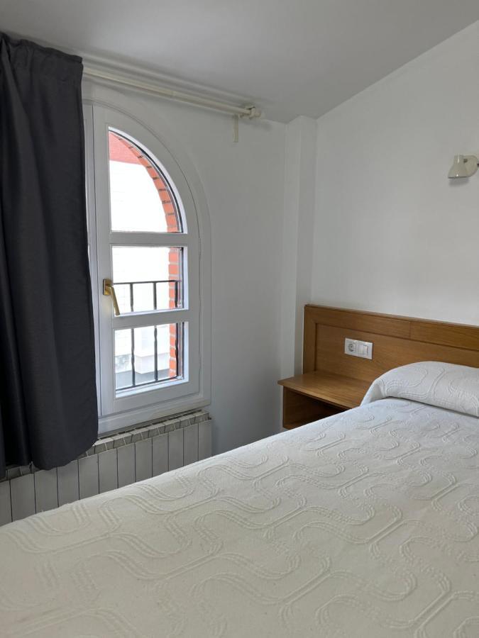 Pension Zeus Barakaldo Buitenkant foto